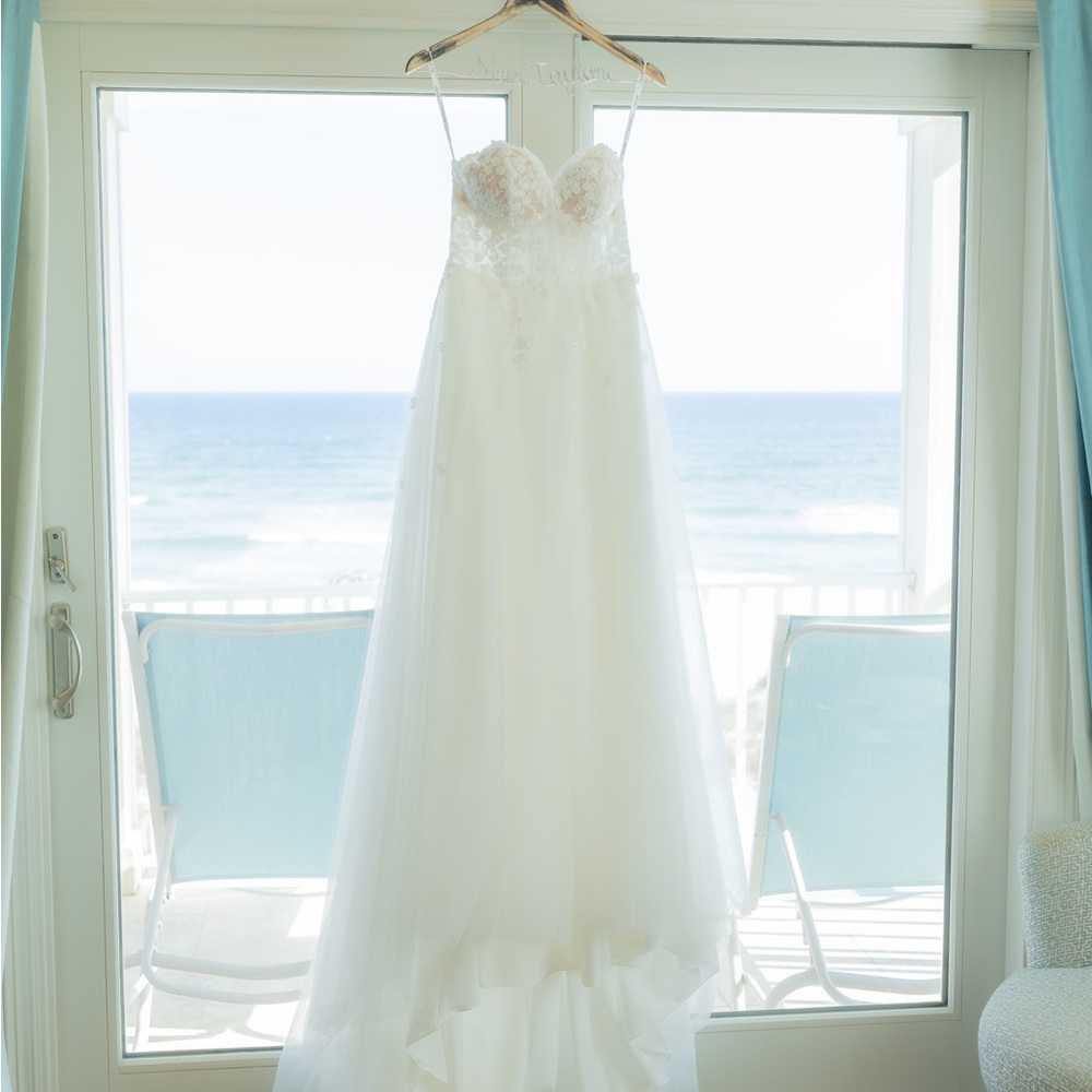 Wedding Dress stella york 7560. Size 10 in Ivory